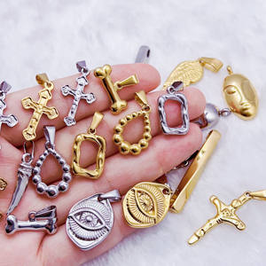 Vente en gros de bijoux en vrac, collier personnalisé à faire soi-même, pendentifs œil maléfique, breloques en acier inoxydable, pendentifs en forme de croix, pendentifs en forme d'ours pour la fabrication de bijoux - Product Image 2