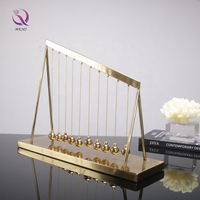 Pendule d'équilibre doré en métal créatif Pièces de décoration pour la maison Décoration de bureau Intérieur moderne Salon Accessoires pour la maison