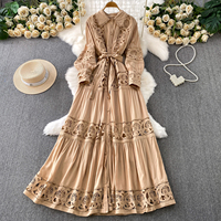 Robe longue décontractée élégante pour femme, coupe trapèze, à revers, manches longues, dentelle ajourée, ceinture à nouer, boutonnée, pour le quotidien et les vacances