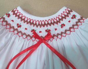 Robe de fête rouge classique pour bébés filles, brodée à la main, pour les fêtes de Noël, pour les tout-petits et les enfants - Product Image 4