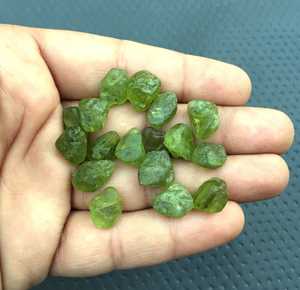 10 piezas de piedra natal de agosto, peridoto Natural, colección de piedras preciosas raras sueltas, fabricación de joyas verdes, piedra, corte de estilo de calidad increíble - Product Image 4