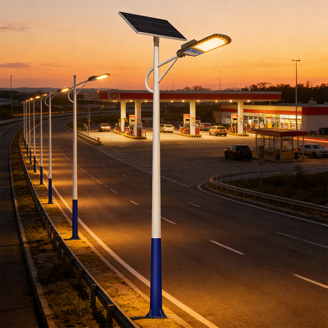 Smart Motion Sensor IP66 LED Solar Street Light 50W/100W/200W Die-cast Aluminum 5-Year Warranty Remote Control Dimmable Lighting