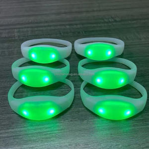Richshining Tùy Chỉnh Điều Khiển Từ Xa Nhấp Nháy LED Dây Đeo Cổ Tay Silicone Ứng Dụng Điều Khiển Hiện Đại Vòng Đeo Tay Cho Tổ Chức Sự Kiện Buổi Hòa Nhạc Bên - Product Image 4
