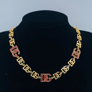 Collier de Créateur de Luxe Inspiré des Lettres DG en Or 18k Élégant et Tendance pour Femme - Product Image 4