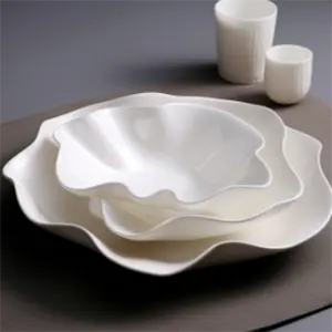 Wholesale Manufacture White Wavy Edge Ceramic Dessert Salad Appetizer Plate Custom Modern Porcelain Plate Set For Hotel Catering