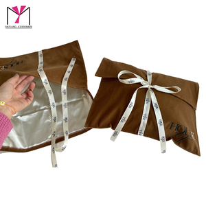 MUYANG <b>CUSTOMIZE</b> velvet envelop bag With Logo Print Luxury Gift Packaging For Cosmetics Perfumes <b>Lipsticks</b> Eye Creams - Product Image 3
