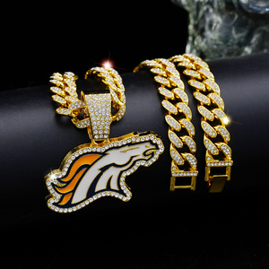 Kalung Rantai Cuban Link <span class=keywords><strong>Denver</strong></span> <span class=keywords><strong>Broncos</strong></span> Ukuran Besar Khusus dari Bahan Alloy Mewah untuk Pria Hip Hop, Penuh Kristal Berkilau - Product Image 6