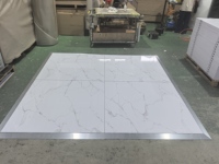 Plancher de danse portable luxueux en contreplaqué marbré brillant/mat noir et blanc sans joint pour décorations de mariage et événements