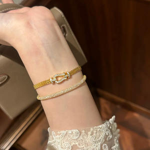 Pulsera de Estilo Retro Vintage con Hebilla de Herradura Chapada en Oro y Diamantes, Correa de Reloj Milanesa Italiana para Mujer - Product Image 4