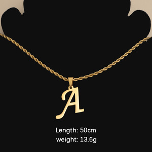 Collana <span class=keywords><strong>con</strong></span> Ciondolo a Lettera Iniziale in Acciaio Inossidabile Placcato Oro 18K <span class=keywords><strong>con</strong></span> 26 Accessori Personalizzabili per <span class=keywords><strong>Nome</strong></span> <span class=keywords><strong>Maschile</strong></span> e Femminile - Product Image 3
