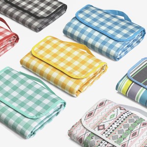 Alfombra de Picnic Plegable Portátil de Buena Calidad para Exteriores, Resistente a la Humedad y al Agua, con Diseño Geométrico - Product Image 1
