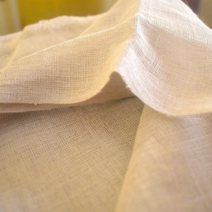 Chemin de table en étamine naturelle en lin 100% brodé de style japonais tissé pour la maison ou l'hôtel - Product Image 1