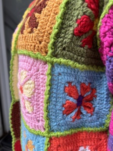Cárdigan de invierno de ganchillo colorido para <span class=keywords><strong>mujer</strong></span>, suéter de punto floral con cuadrados granny, manga larga, <span class=keywords><strong>a</strong></span> rayas, estilo bohemio, cuello en V, acrílico grueso - Product Image 5