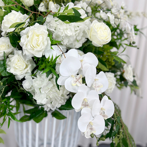 Arreglos Florales Artificiales Blancos y Verdes de Lujo para Decoración de Bodas y Estilismo de Locales de Alta Gama - Product Image 4