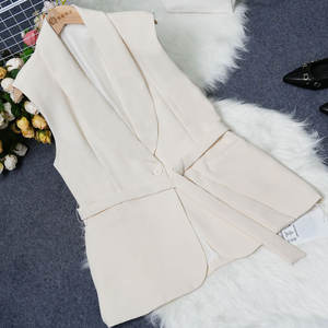 Setelan Wanita Dua Potong yang Dapat Disesuaikan - Terbuat dari Kain Berkualitas Tinggi, Dilengkapi dengan Sabuk dan Desain Lapisan - Product Image 5