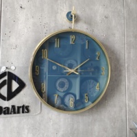 Horloge murale en métal moderne de luxe léger 37x47 cm, horloge murale tendance pour salon nordique, horloge décorative simple, livraison directe DDP