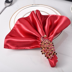 Anelli Portatovaglioli Personalizzati a Forma di Pavone - Strass Scintillanti per Matrimoni/Feste/Hotel - Product Image 2