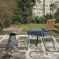 Ensemble de trois pièces en rotin tressé de style nordique avec table à thé et chaises pour balcon, jardin, terrasse et cour