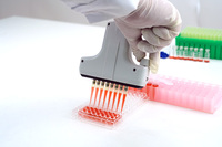 AELAB Plaque de pipettes multi-canaux électronique en plastique à espacement variable, 4, 6, 8, 12 canaux, haute précision, avec réglage du pas