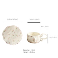 Tasses à café et soucoupes en céramique faites à la main de style français, décorées de fleurs peintes à la main, pour le thé de l'après-midi avec assiette à dessert