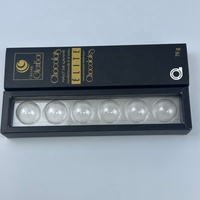 Boîte d'emballage pour barre chocolatée avec couvercle coulissant noir mat et insert en plastique pour truffes au chocolat
