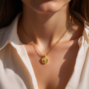 Collana Angelina in acciaio inossidabile con ciondolo a forma di lettera T da 1,9 cm, placcata in oro, gioielli alla moda per donna - Product Image 2