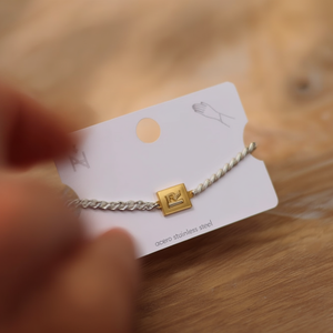 Bracelet en acier inoxydable Angelina plaqué or avec breloque lettre R, bijou unisexe, cadeau - Product Image 2