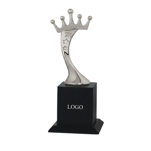 Trophée Couronne Métallique Modèle 675 Or Argent Bronze Gravé en Métal Récompense Sportive Plaquée Base en Bois Noir Durable - Product Image 1
