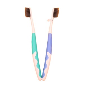 Cepillo de dientes Unisource de carbón de bambú con cerdas suaves, cepillo de dientes manual para adultos para limpiar los dientes - Product Image 5