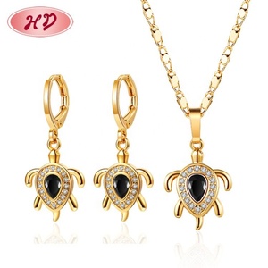 Juego de Joyería de Lujo Personalizado al por Mayor de Alta Calidad, Chapado en Oro de 18K, Moderno, para Bodas y Fiestas, con Aretes, Collar y Colgante - Product Image 6