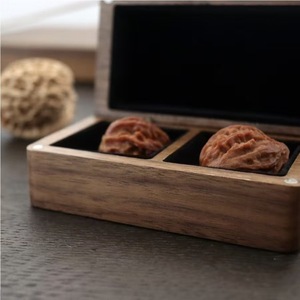 Caja de almacenamiento rectangular de madera de nogal negro con tapa y compartimentos para coleccionables y artefactos - Product Image 3