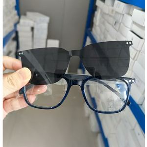 Liquidación <span class=keywords><strong>de</strong></span> Stock <span class=keywords><strong>Gafas</strong></span> <span class=keywords><strong>de</strong></span> <span class=keywords><strong>Sol</strong></span> <span class=keywords><strong>de</strong></span> Moda con Clip a Precios Baratos Montura <span class=keywords><strong>de</strong></span> <span class=keywords><strong>Gafas</strong></span> Magnética Stock Aleatorio Montura <span class=keywords><strong>de</strong></span> <span class=keywords><strong>Gafas</strong></span> <span class=keywords><strong>de</strong></span> <span class=keywords><strong>Sol</strong></span> <span class=keywords><strong>de</strong></span> Metal y Acetato - Product Image 4