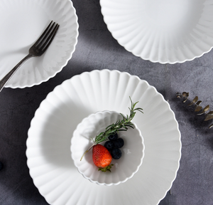 Juego de platos y tazones de cerámica blanca con logotipo personalizado, borde festoneado, vajilla para ensalada, sopa, plato para cenar, para hotel y restaurante - Product Image 5