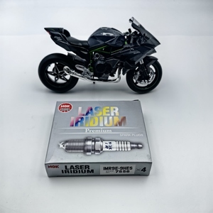 Candele originali NGK 7556 IMR9E-9HES iridio per Honda CBR1000RR/CBR1000RR SP 1000 CC/CBR600RR 600CC motore moto - Product Image 1