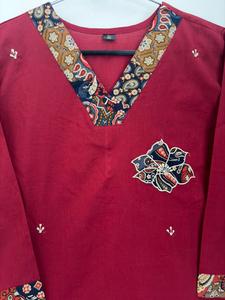 Ensemble Salwar Kameez en coton rouge pour femmes, tenue traditionnelle indienne et pakistanaise pour les fêtes, longueur cheville, coupe régulière, design brodé, séchage rapide - Product Image 2