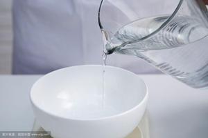 Emulsión de Silicona Amino que Confere a los Tejidos de Poliéster, Algodón, Lana y sus Mezclas una Sensación Suave, Lisa y Delicada al Tacto - Product Image 3
