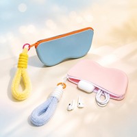 Étui de protection spacieux en silicone semi-rigide pour lunettes de soleil avec poignée en peluche, boucle et fermeture éclair, personnalisable avec logo, idéal pour les déplacements