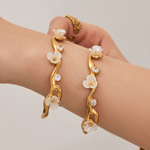 Gold Plated Flower <b>Cuff</b> <b>Bracelet</b> Women's Romantic Jewelry Crystal Rhinestone Bangles Wedding Style - Product Image 2