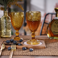 Verres à vin rétro de style européen de 10 onces, roses, à pied, avec motif en relief orné, gobelets à eau pour grands événements et restaurants de luxe