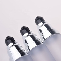 Lujo personalizado vacío recargable redondo plástico 30ml bomba sin aire botella negro 15ml bomba de vacío esmerilado botella de loción negro mate