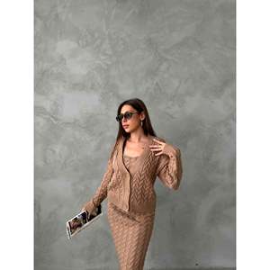 Ensemble de tricots trois pièces pour femme, pull en tricot torsadé marron, jupe, taille S - Product Image 1