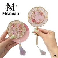 Miroir de maquillage de bureau rond rose unique pliable avec poignée en métal émaillé doux et pompon