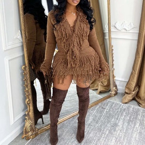 ชุดเซ็ตแฟชั่นลำลอง 2 ชิ้น เสื้อถักโครเชต์แต่งชายครุยผูกเชือกแขนยาวสำหรับผู้หญิง คอลเลคชั่นฤดูใบไม้ร่วง/ฤดูหนาว พร้อมกระโปรงทรงเข้ารูป - Product Image 4