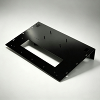Fabrication sur mesure de châssis électroniques en tôle d'acier et d'aluminium, découpe laser de précision, pliage CNC, installation de goujons PEM, estampage et soudage.