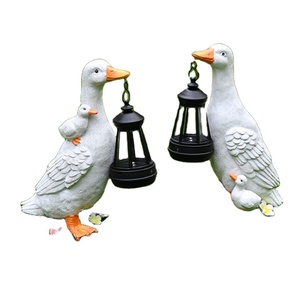 Statues de canards de jardin pour la famille, lanterne solaire extérieure, idéale pour la décoration de jardin et de cour - Product Image 1