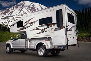 Camioneta <span class=keywords><strong>Camper</strong></span> 4x4 de Expedición 2025 Directo de Fábrica, Fabricada en Fibra de Vidrio con Cocina y Baño, en Venta - Product Image 3