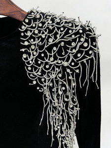 <span class=keywords><strong>Robe</strong></span> de soirée de luxe en velours <span class=keywords><strong>noir</strong></span>, <span class=keywords><strong>longue</strong></span>, <span class=keywords><strong>moulante</strong></span>, maxi, pour femme, élégante, à manches longues, avec perles et pompons, <span class=keywords><strong>robe</strong></span> de cérémonie - Product Image 5