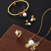 Collier ras du cou en acier inoxydable avec pendentif cœur, papillon, perle et fer à cheval plaqué or 18 carats pour femme - Ensemble de 4 bijoux