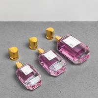 Bouteilles de parfum en verre épais de créateur Pulvérisateur à pompe à bouchon doré unique Emballage de parfum personnalisé 30ml 50ml 100ml Sérigraphie