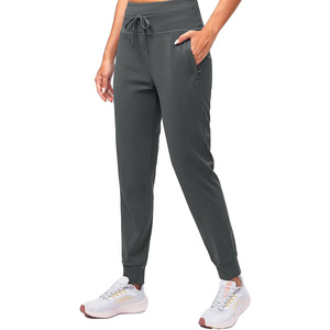 Pantalons de jogging pour femmes Active Comfort, conçus pour une sensation douce, extensible et légère, ajustement durable et style décontracté moderne pour un usage quotidien - Product Image 3